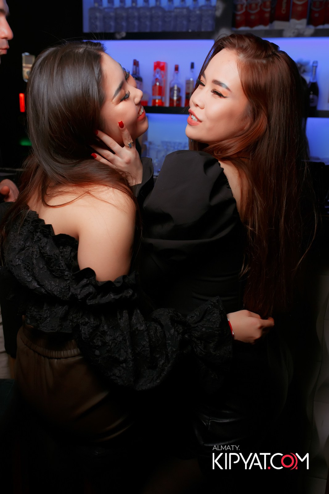 UYAT EMES BAR. КИПЯТКОМ АЛМАТЫ!