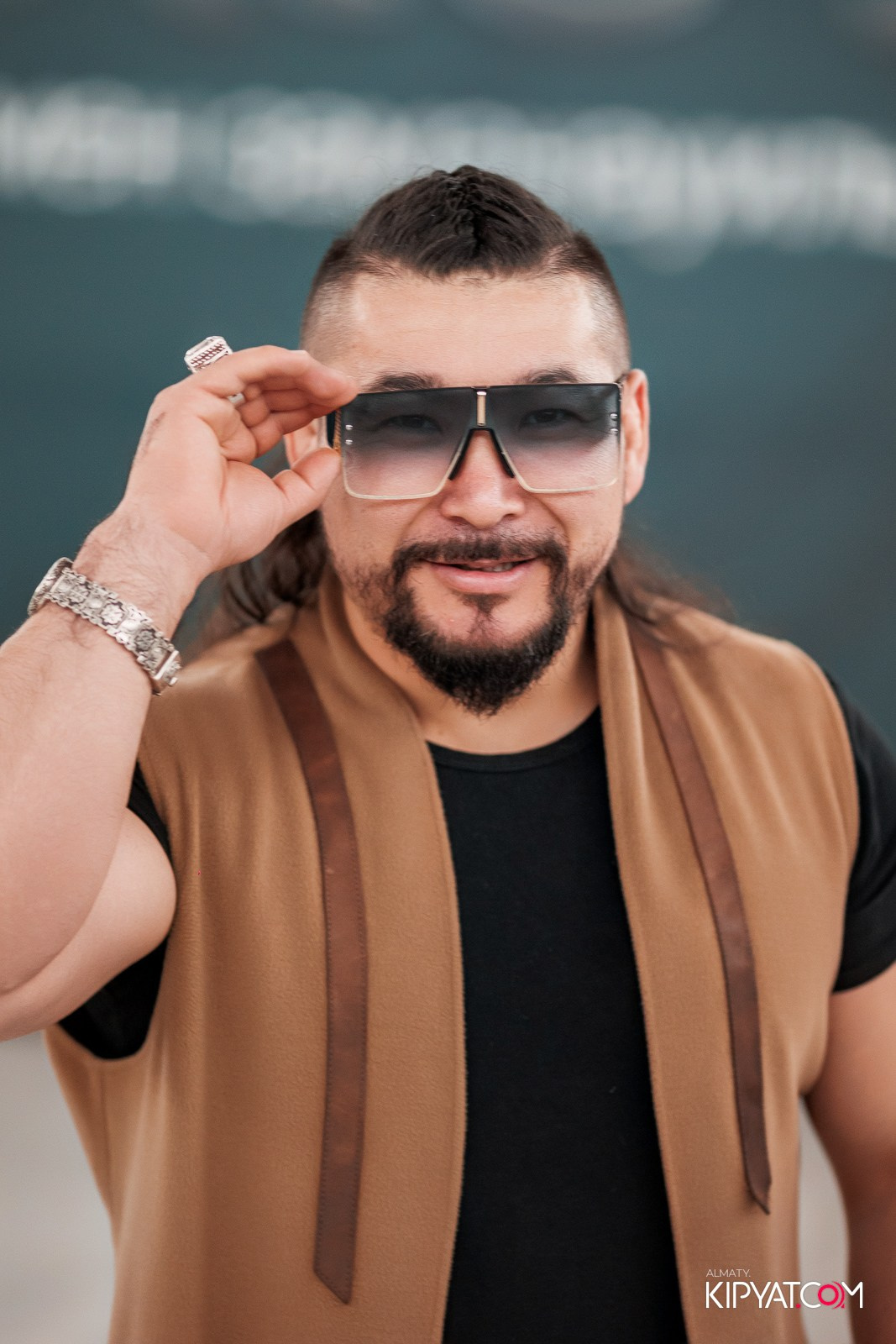 FASHION ПОКАЗ, КАЗАХСКОЙ НАЦИОНАЛЬНОЙ ОДЕЖДЫ. КИПЯТКОМ АЛМАТЫ!