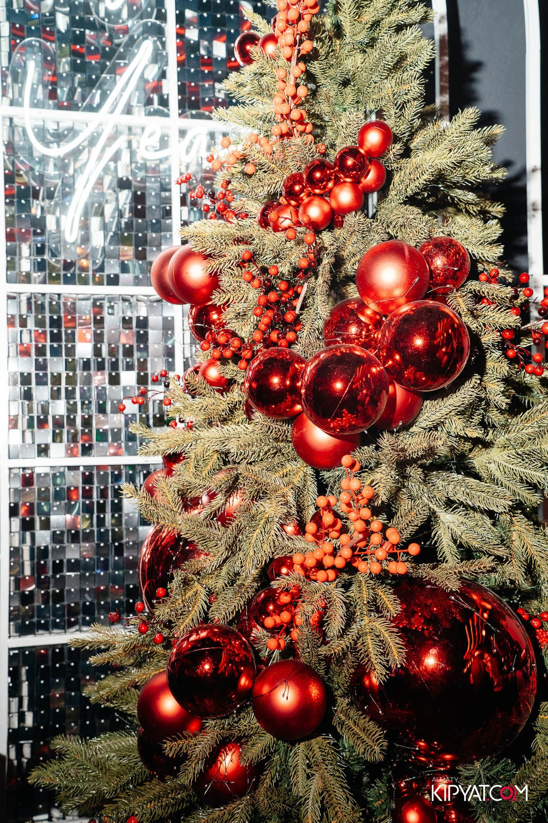 FRIENDS BAR & TERRACE. КИПЯТКОМ АЛМАТЫ!