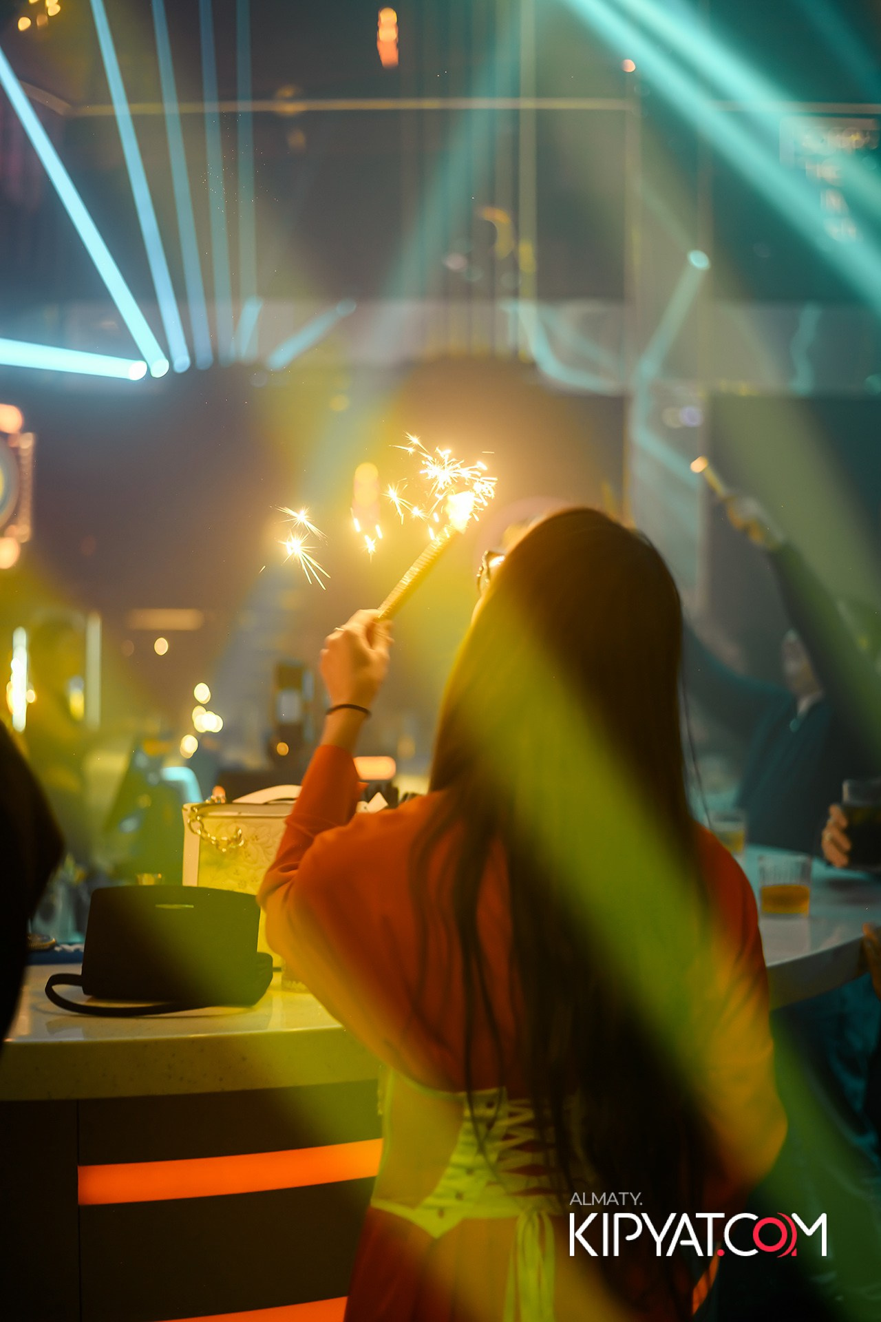 SANTA BARBARA ВЫСТУПЛЕНИЕ ГРУППЫ БРАТЬЯ ГРИММ. КИПЯТКОМ АЛМАТЫ!