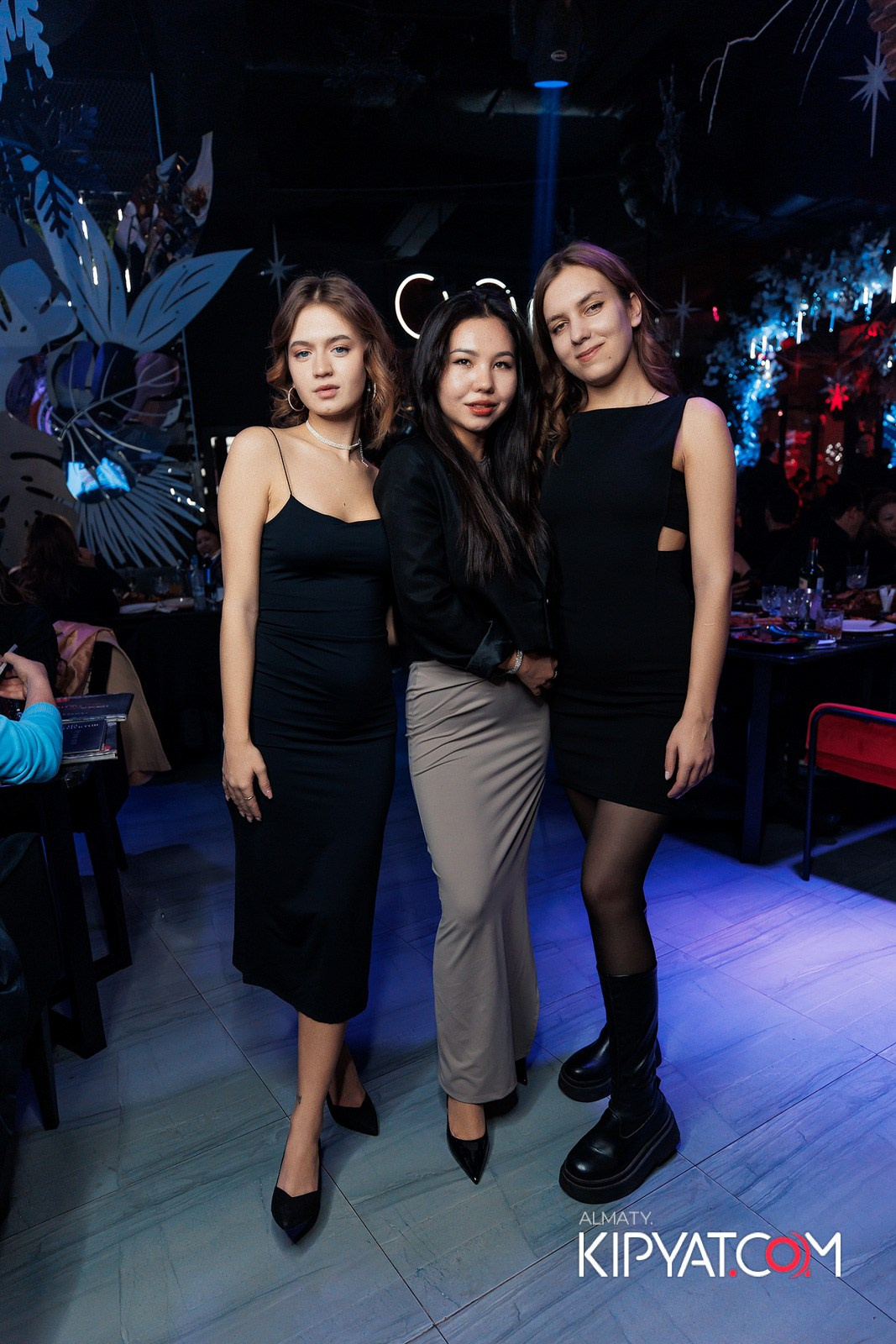 FRIENDS BAR & TERRACE. КИПЯТКОМ АЛМАТЫ!