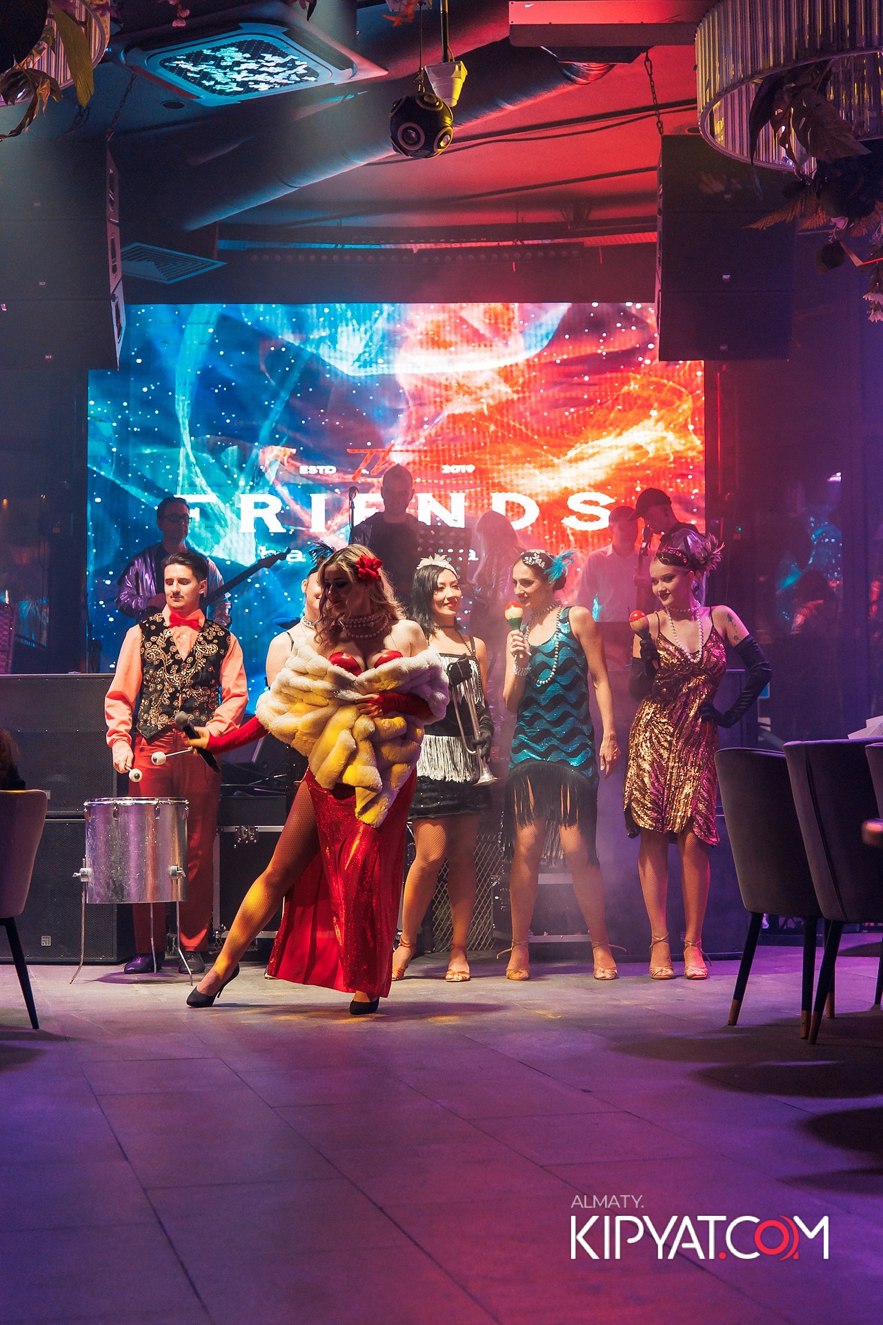 FRIENDS BAR & TERRACE. КИПЯТКОМ АЛМАТЫ!