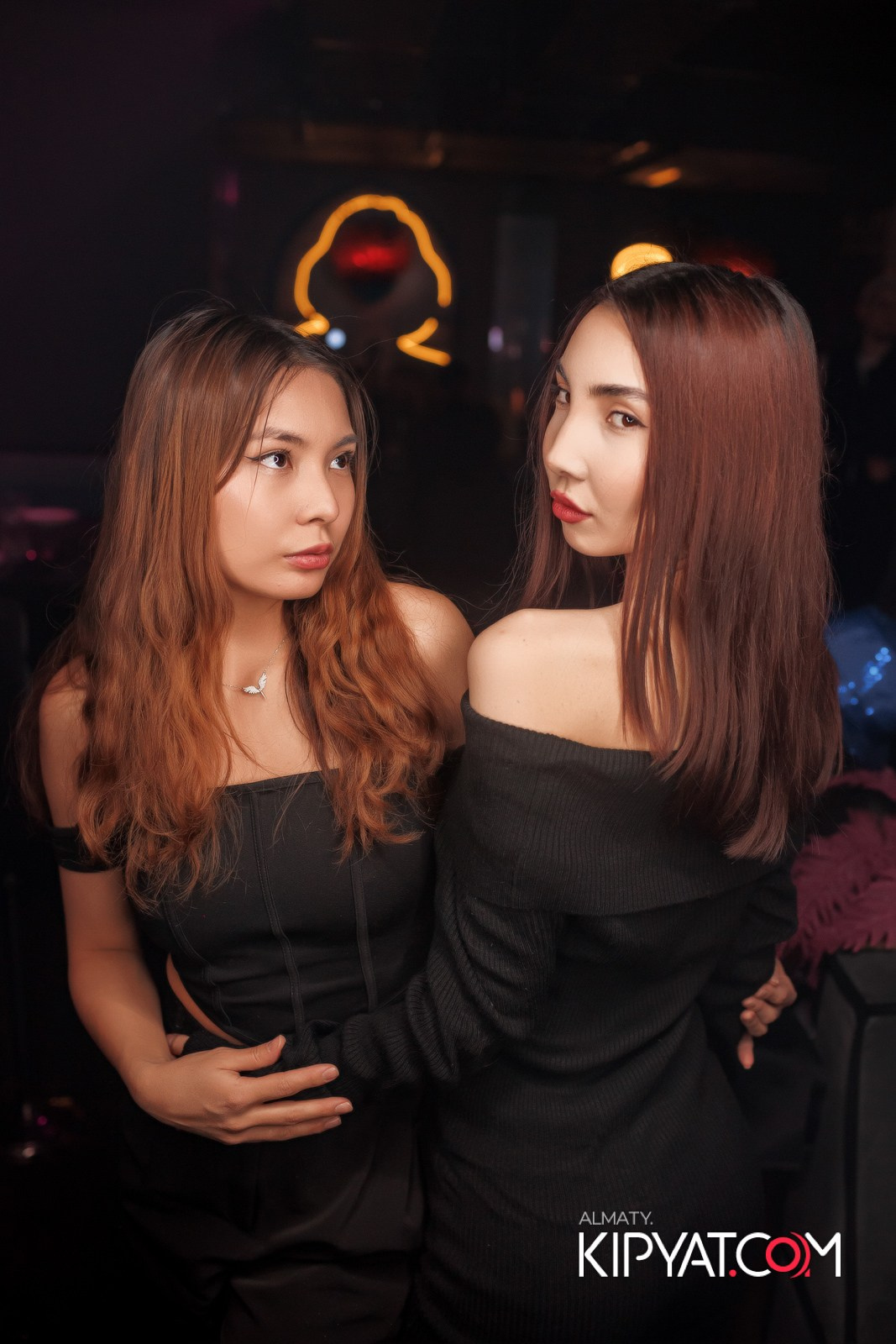 SANTA BARBARA — ПИТ ДЖЕЙСОН (ГР. ПРЕМЬЕР-МИНИСТР) И ИЛЬЯ ЗУДИН (ГР. ДИНАМИТ) НА ПРЕДНОВОГОДНЕЙ ВЕЧЕРИНКЕ. КИПЯТКОМ АЛМАТЫ!