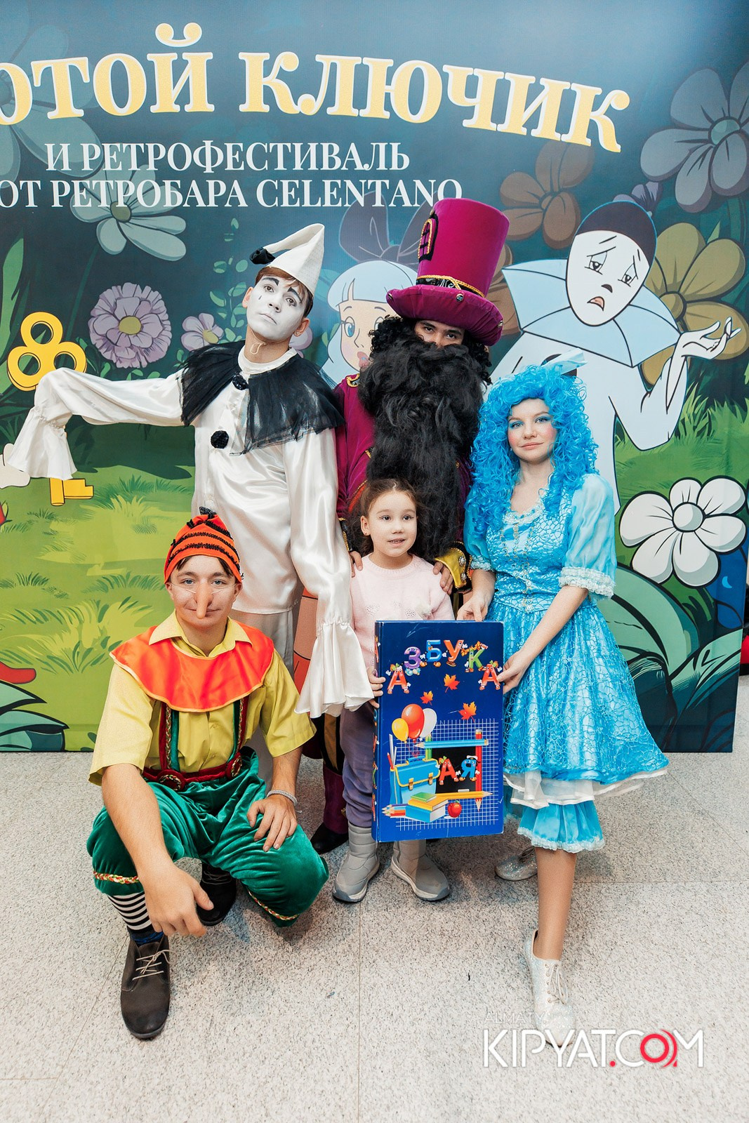 ЗОЛОТОЙ КЛЮЧИК И РЕТРОФЕСТИВАЛЬ ОТ РЕСТОБАРА CELENTANO. КИПЯТКОМ АЛМАТЫ!