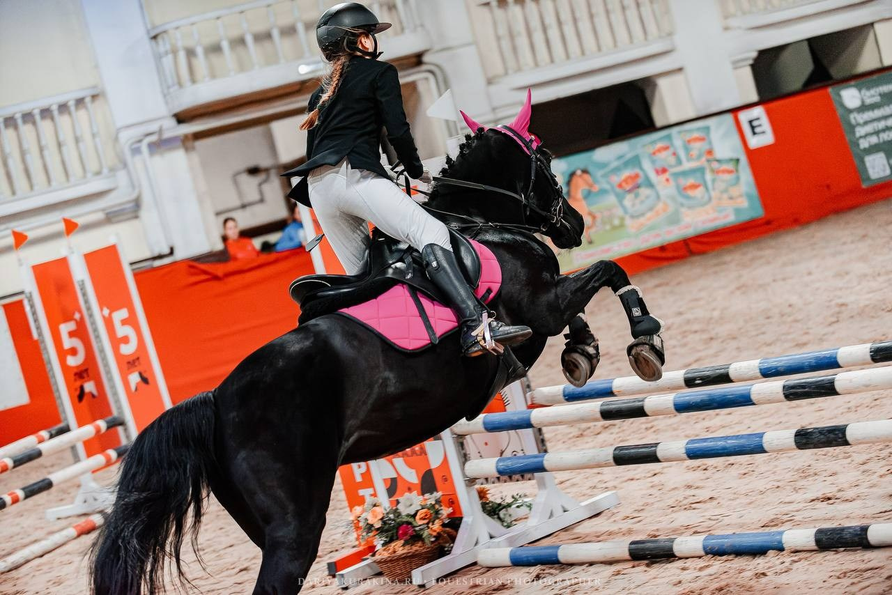 КОНКУР в КЦ ИЗМАЙЛОВО, III ЭТАП «ЗОЛОТОЕ СТРЕМЯ». Куракина Дарья • Конный фотограф