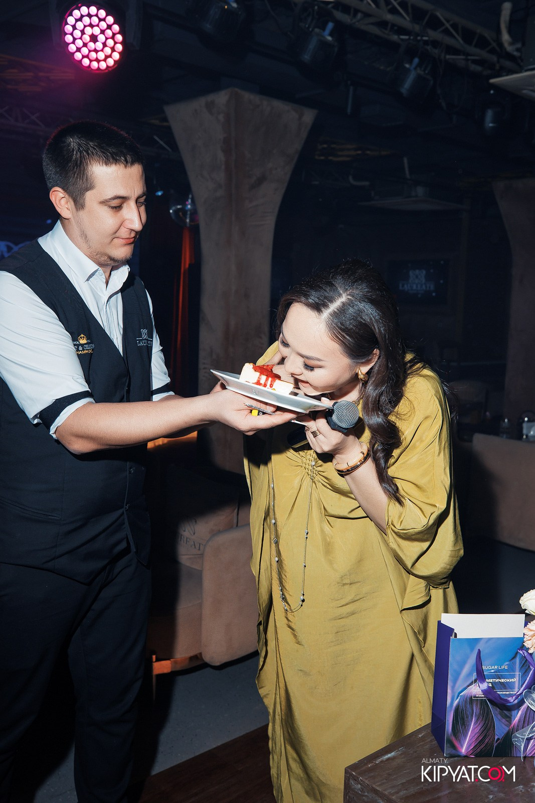 LAUREATE KARAOKE HALL. КИПЯТКОМ АЛМАТЫ!