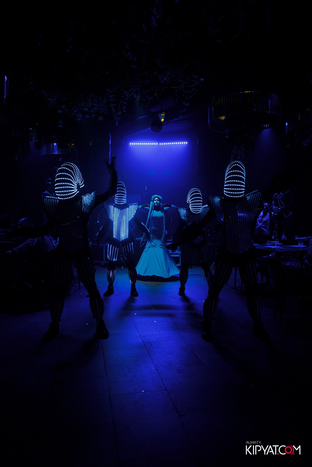 FRIENDS BAR & TERRACE. КИПЯТКОМ АЛМАТЫ!