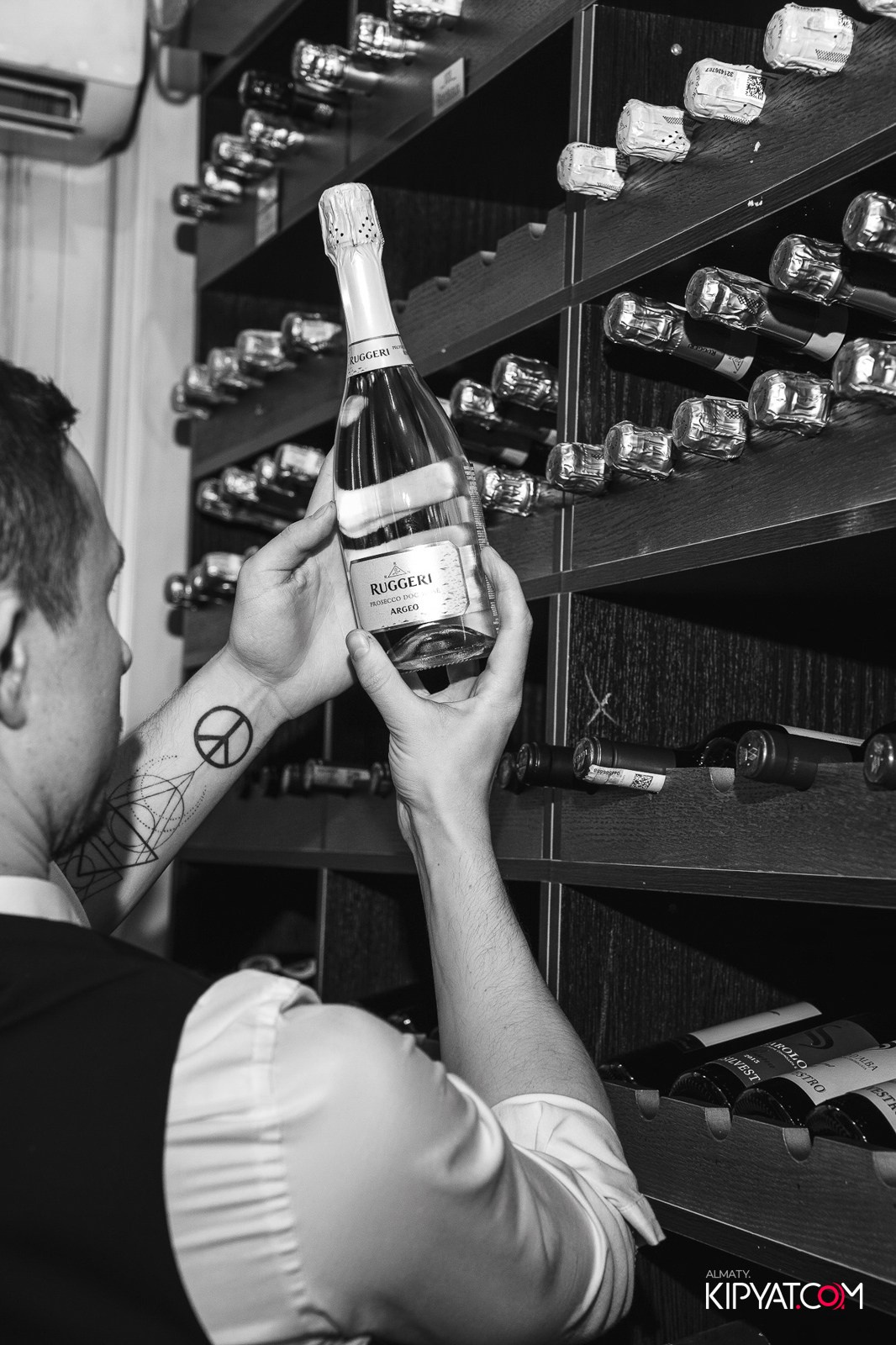 LAUREATE GRAND CAFÉ. КИПЯТКОМ АЛМАТЫ!