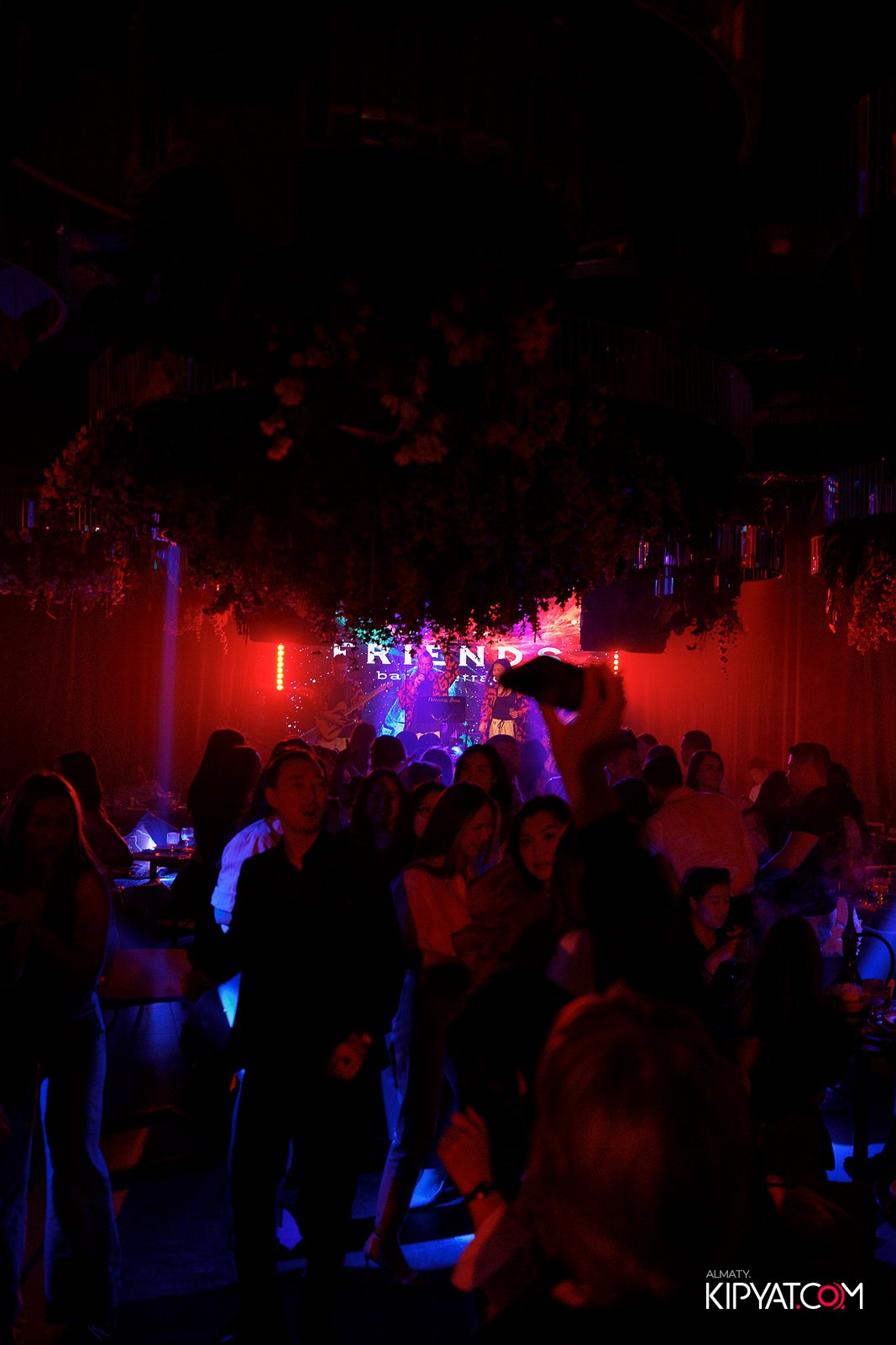 FRIENDS BAR & TERRACE. КИПЯТКОМ АЛМАТЫ! Фотосъемка мероприятий в Алматы