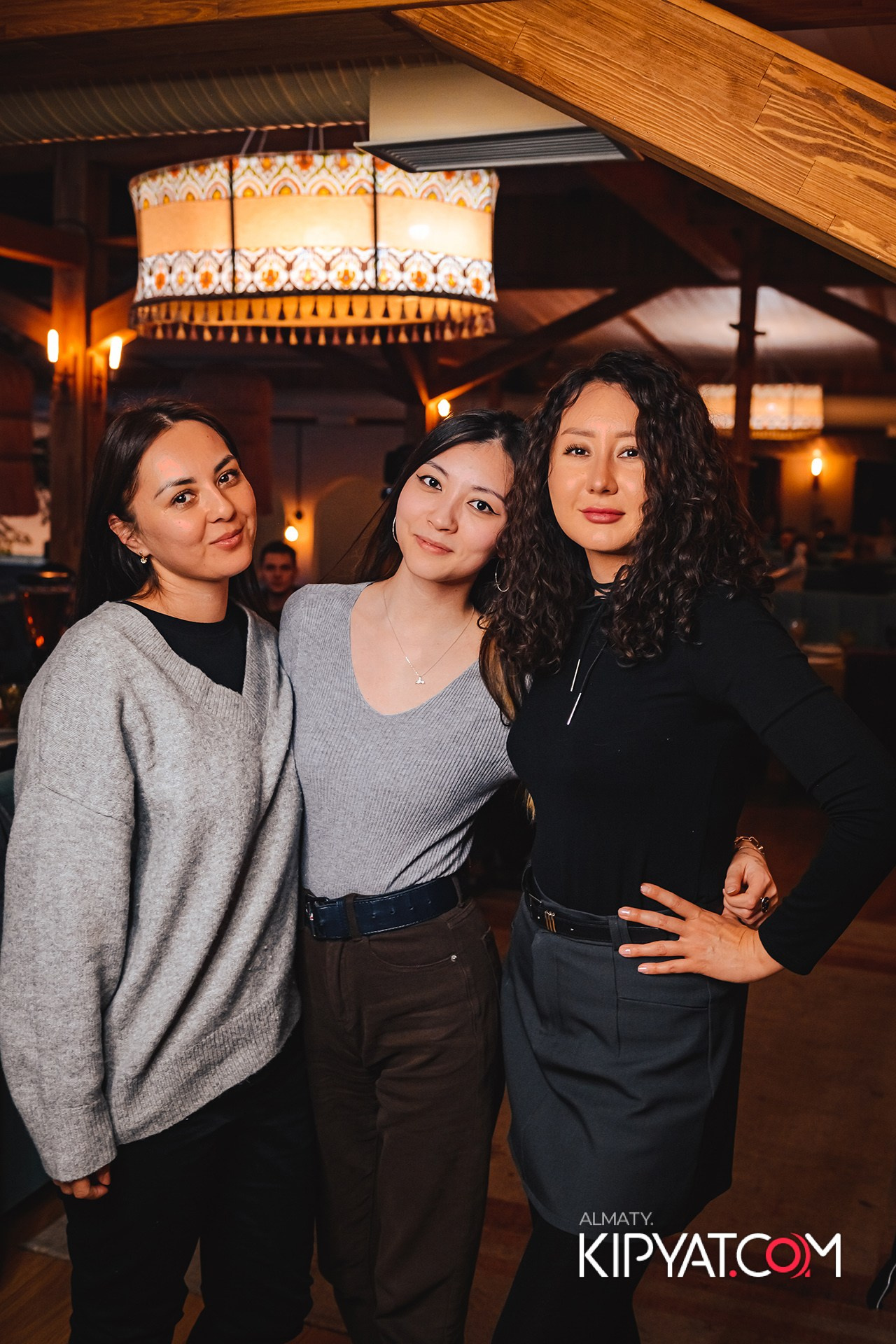 ГРУЗИНСКИЙ ДВОР НА КАБАНБАЙ БАТЫРА. КИПЯТКОМ АЛМАТЫ!