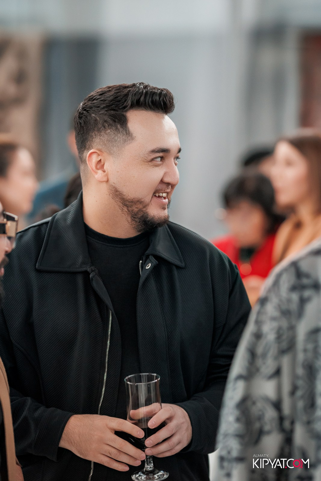 FASHION ПОКАЗ, КАЗАХСКОЙ НАЦИОНАЛЬНОЙ ОДЕЖДЫ. КИПЯТКОМ АЛМАТЫ!