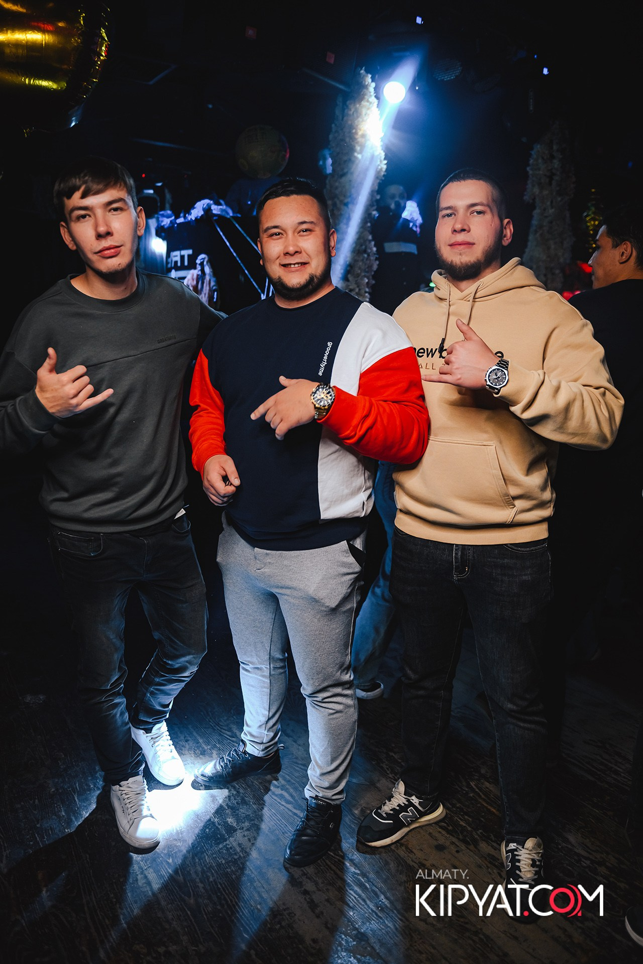 UYAT EMES BAR. КИПЯТКОМ АЛМАТЫ!