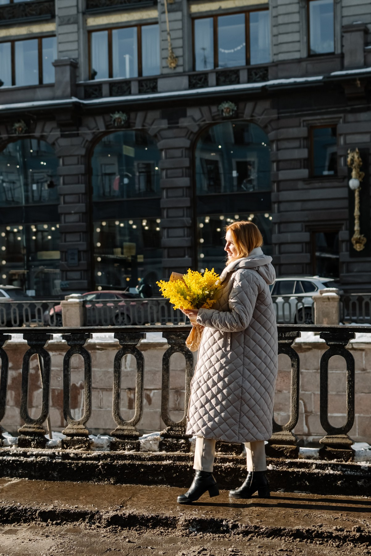 Прогулка с цветами по улицам и каналам. Свадебный и семейный фотограф в Санкт-Петербурге Елена Худякова