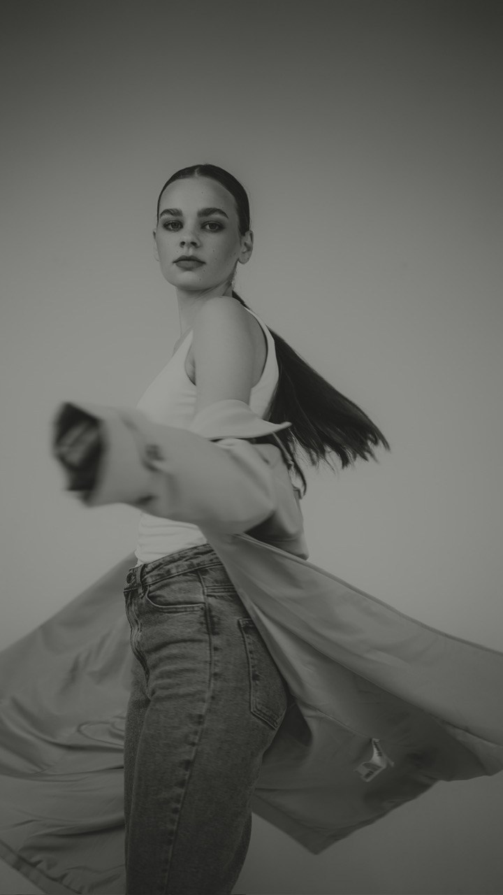 Черно-белая фотосессия на циклораме в фотостудии Новочеркасска «Рафинад». Свадебный фотограф в Ростове-на-Дону. Таинство Крещения и Венчания, семейные фотосессии. Алёна Чёботова