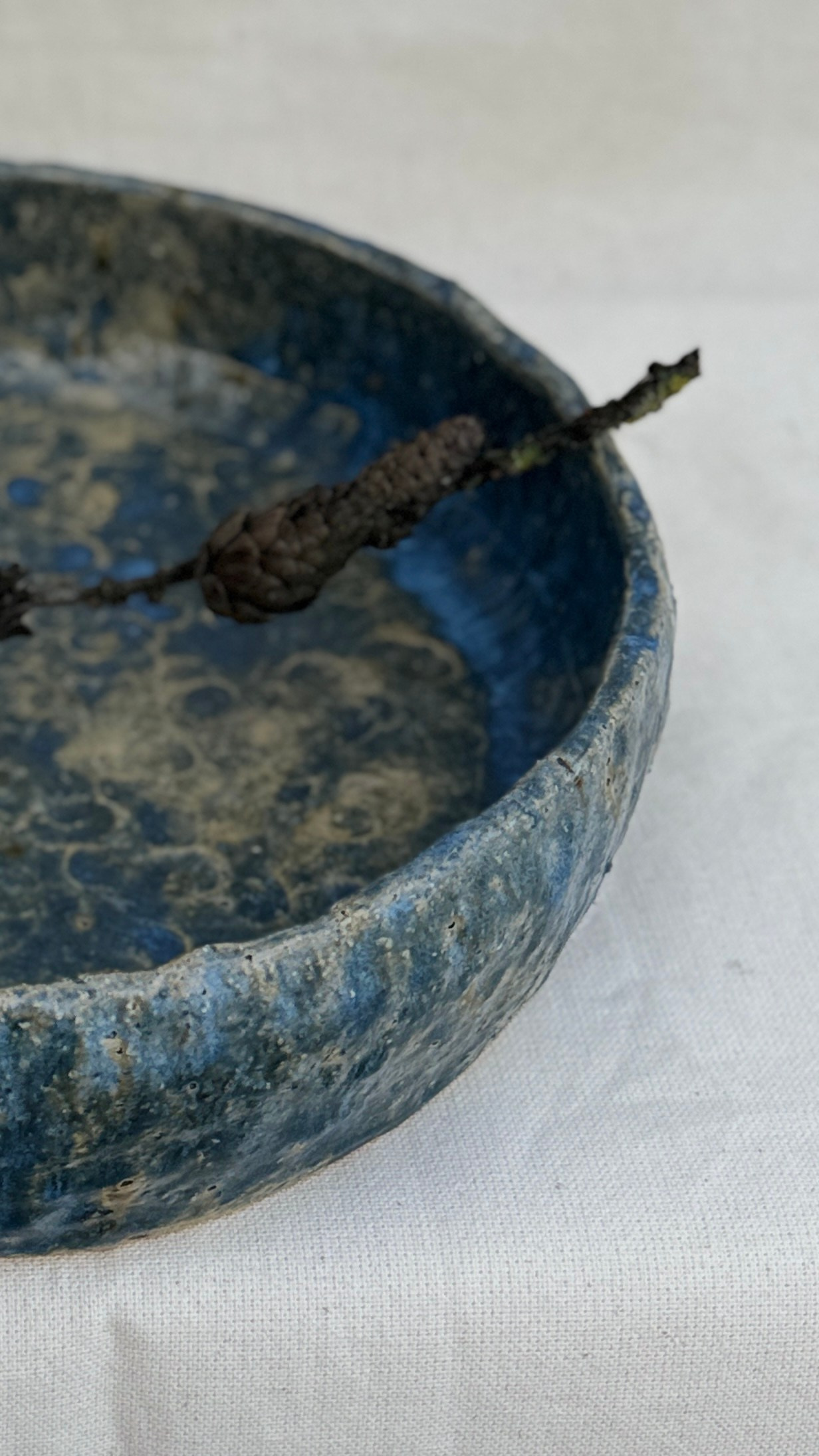 Блюдо «Голубая бездна». Арт-керамика Катерины Жизневской