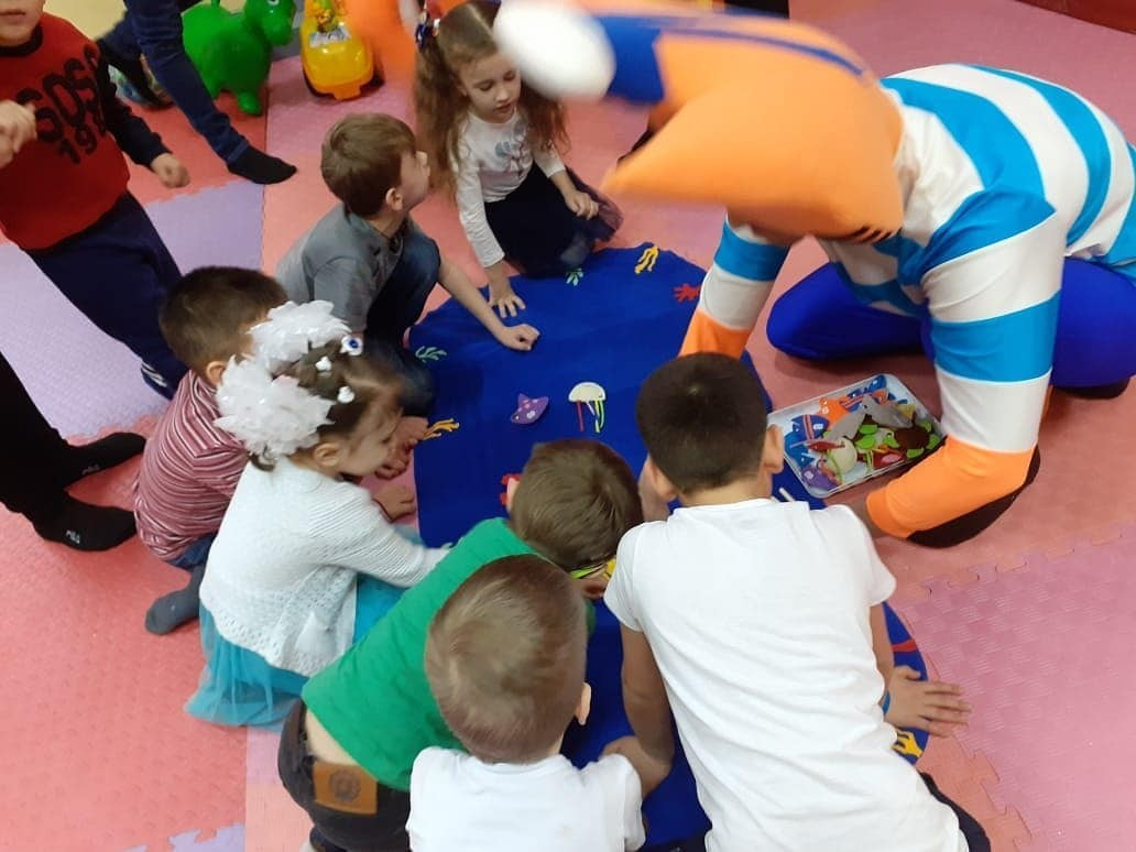 Как же весело нам вместе! А с Коржиком и Карамелькой еще веселее!