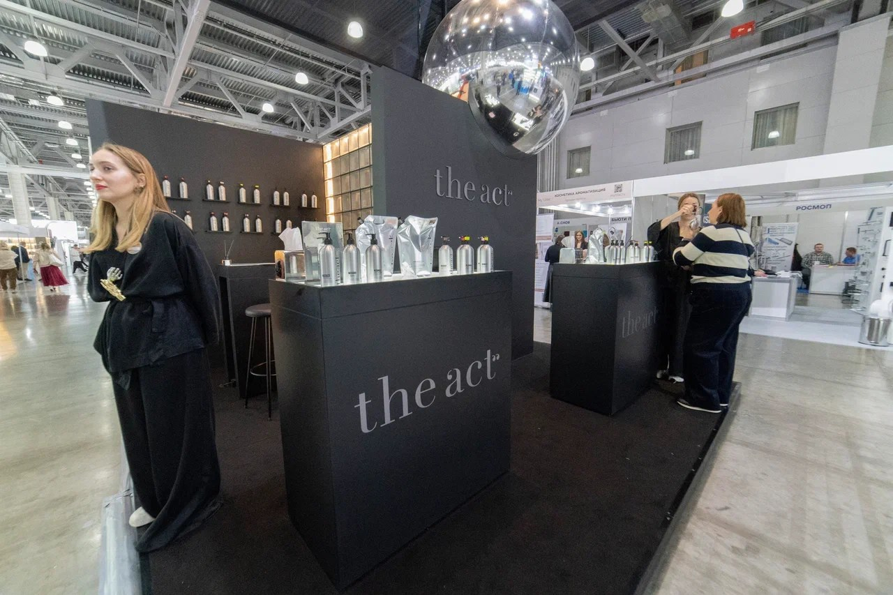 Выставочные стенды. Профессиональный портретный фотограф в Москве Владимир Глаголев