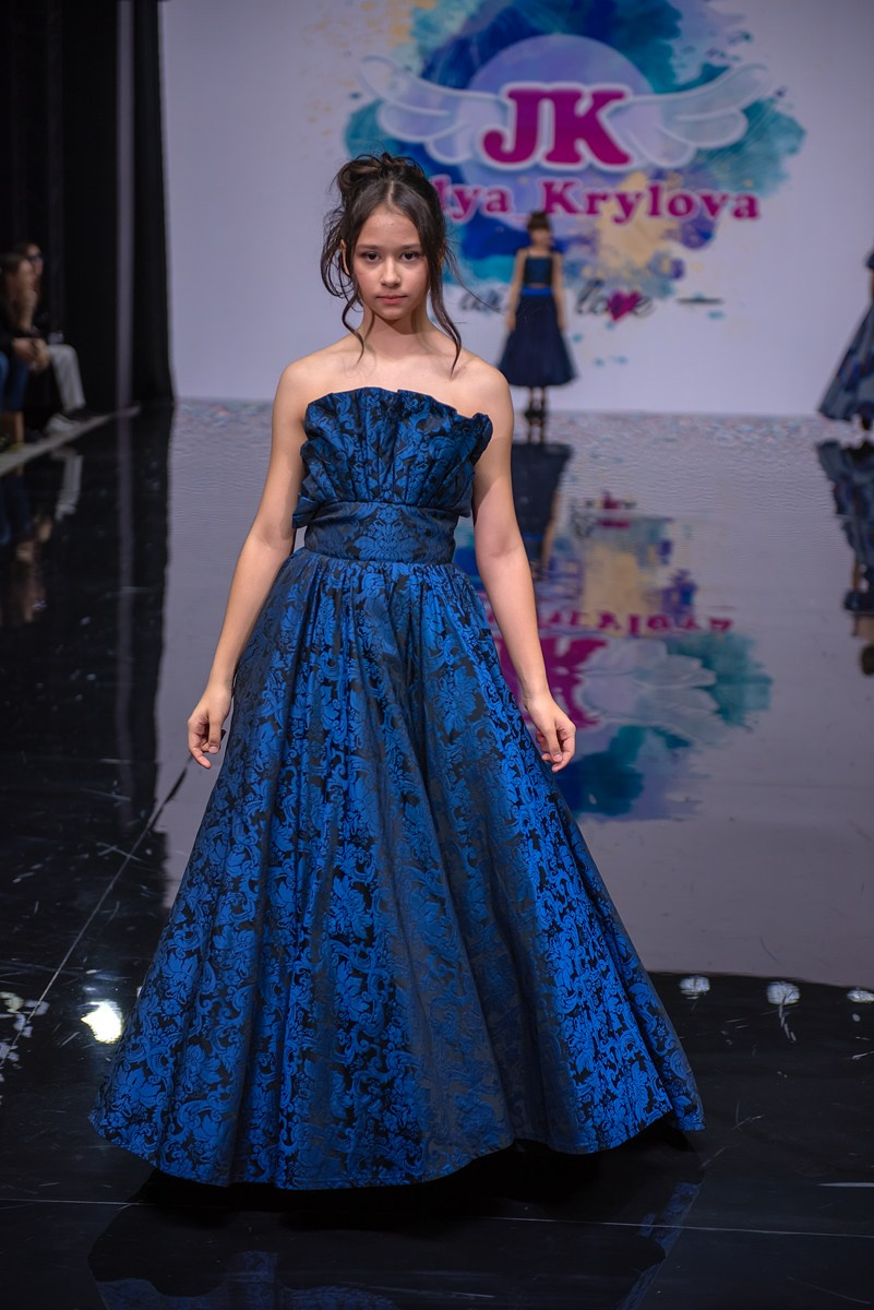 SochiFashionWeek2024 дизайнер Юлия Крылова. Семейный и коммерческий фотограф в Сочи Александр Бодунов