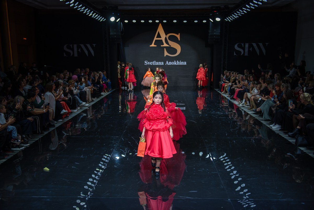 SochiFashionWeek2024 дизайнер Анохина Светлана. Семейный и коммерческий фотограф в Сочи Александр Бодунов