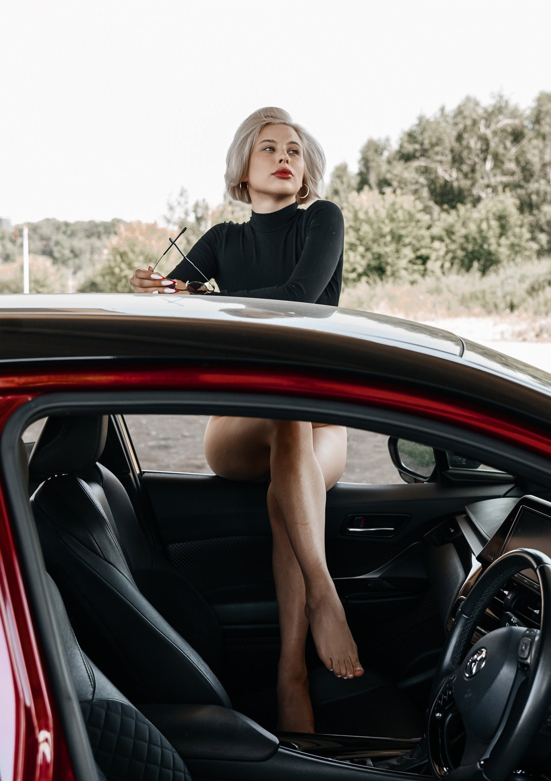 Девушка в машине. Для тех, кто не ждёт удачи, а создаёт её. Каждая фотосессия — это твой момент, твой стиль, твой успех. 📸