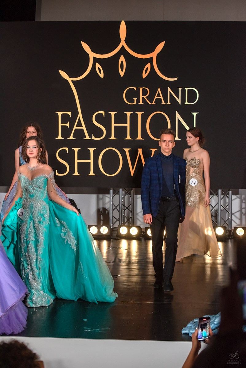 GrandFashionShow2024. Семейный и коммерческий фотограф в Сочи Александр Бодунов