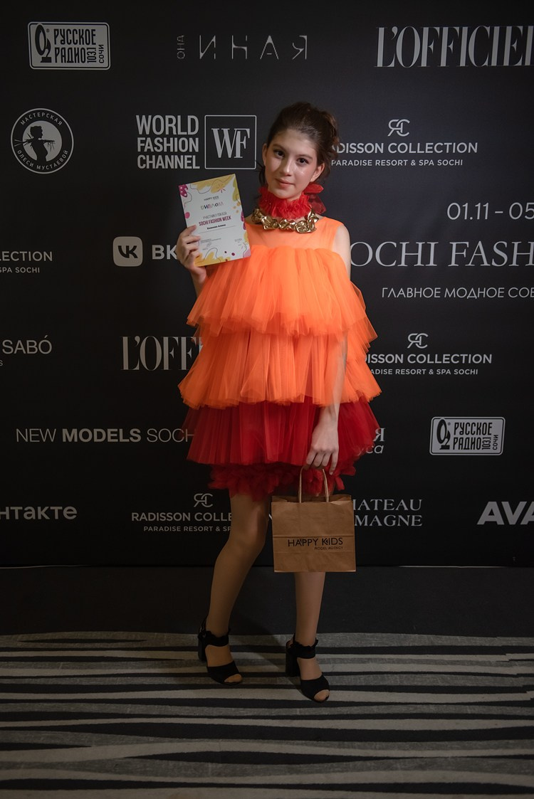 SochiFashionWeek2024 дизайнер Анохина Светлана. Семейный и коммерческий фотограф в Сочи Александр Бодунов
