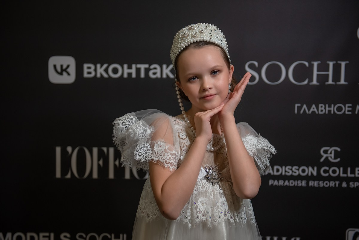 SochiFashionWeek2024 дизайнер Анохина Светлана. Семейный и коммерческий фотограф в Сочи Александр Бодунов