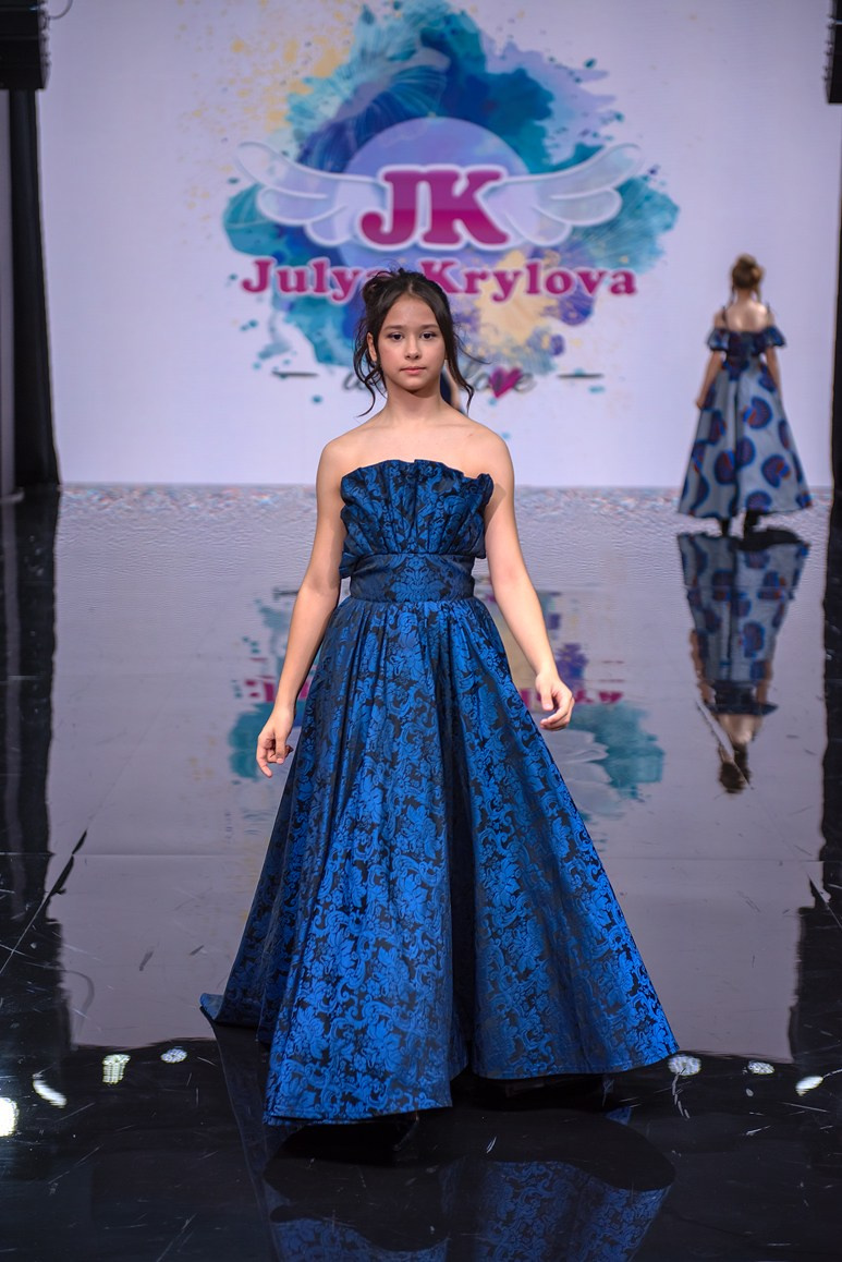 SochiFashionWeek2024 дизайнер Юлия Крылова. Семейный и коммерческий фотограф в Сочи Александр Бодунов