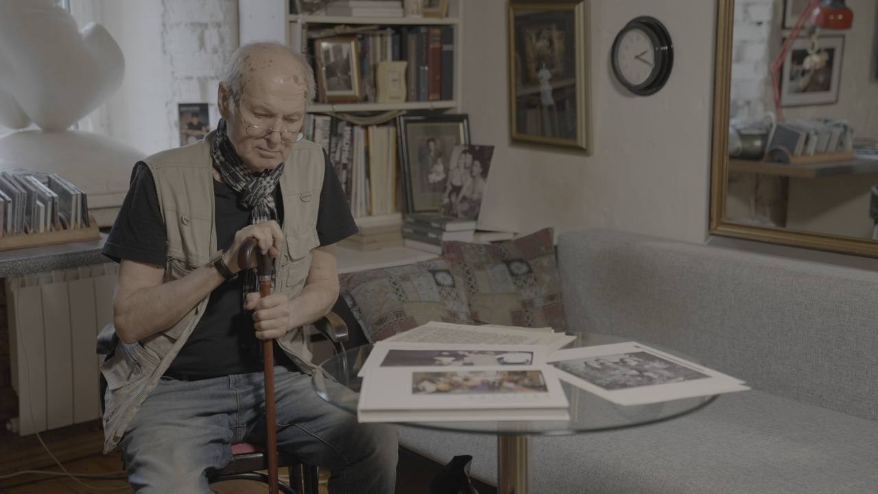 Кадр из документального фильма про фотографа Валерия Плотникова