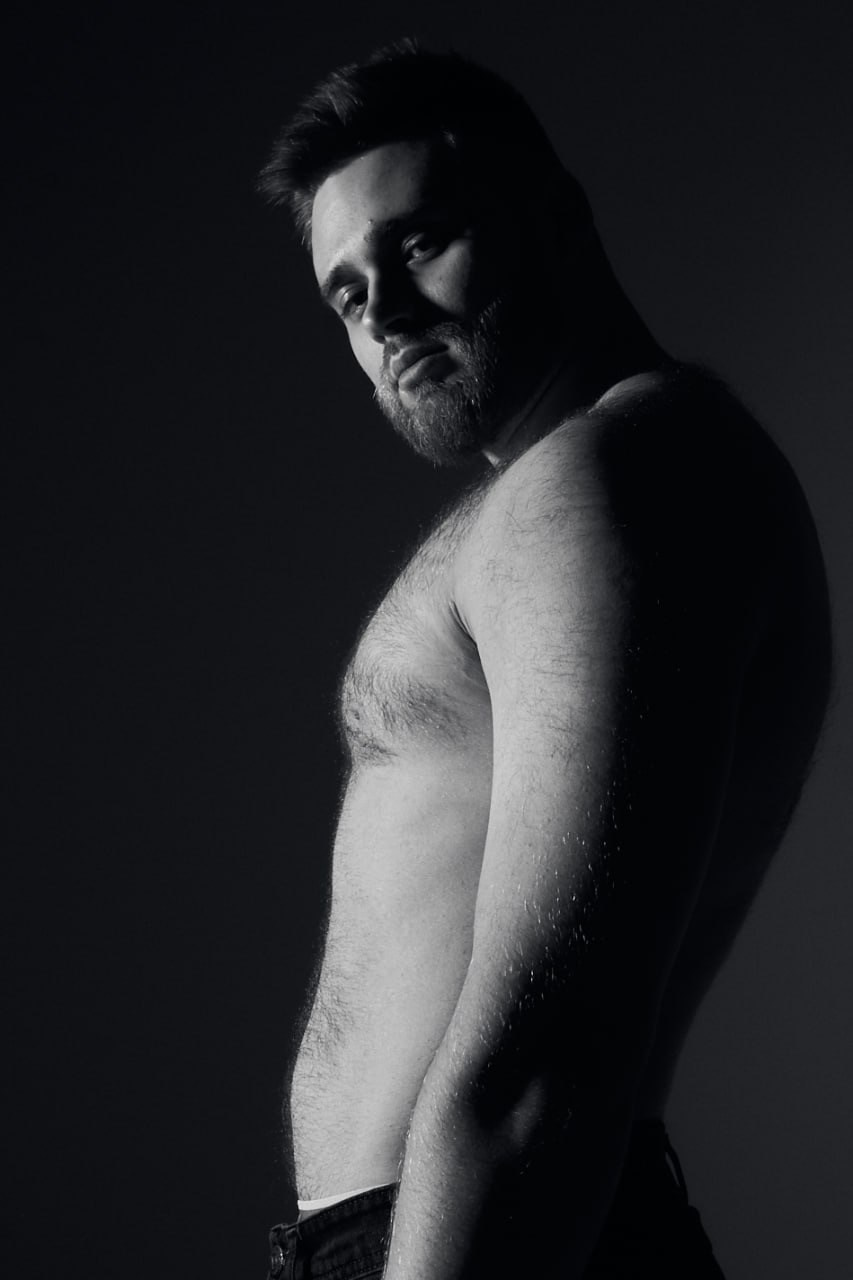 Мужской портрет ЧБ. Персональный и коммерческий фотограф в Тюмени Полина Лапардина