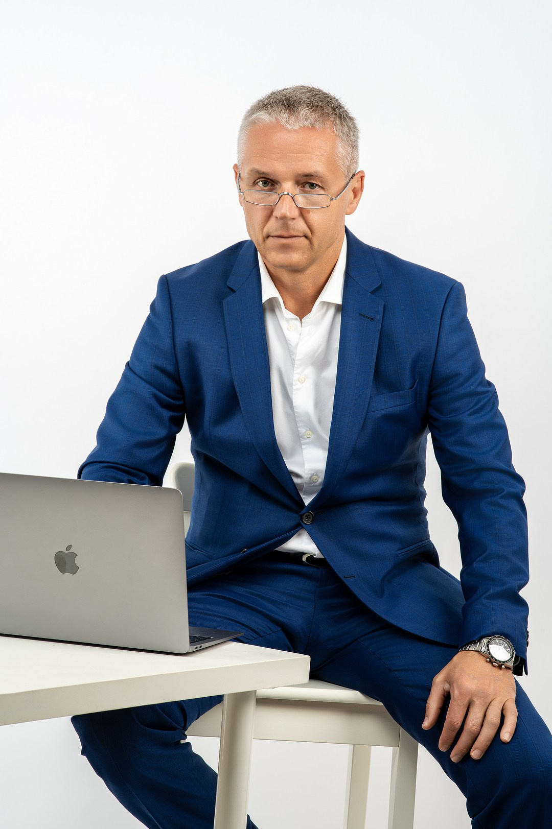 Портретный фотограф в Санкт-Петербурге. Интерьерный фотограф. Фото- видеосъемка недвижимости Санкт-Петербург