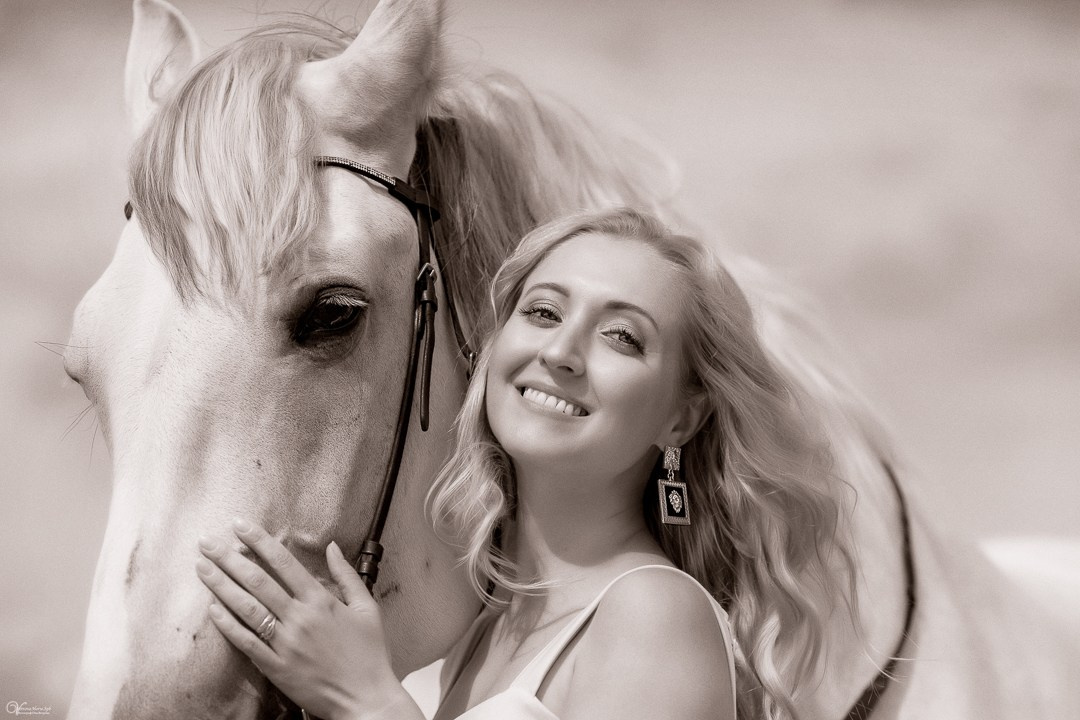 Фотосессия с белой лошадью СПБ. Фотограф женский и мужской портрет Санкт-Петербург