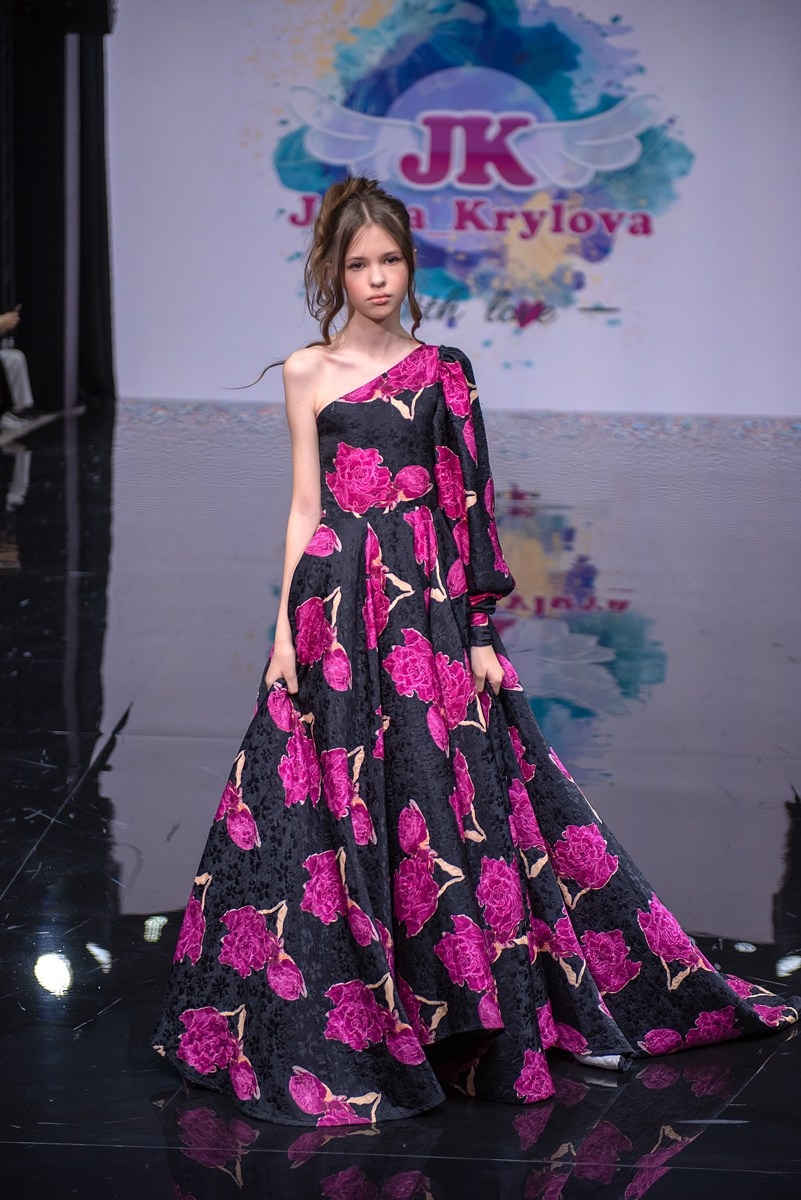 SochiFashionWeek2024 дизайнер Юлия Крылова. Семейный и коммерческий фотограф в Сочи Александр Бодунов