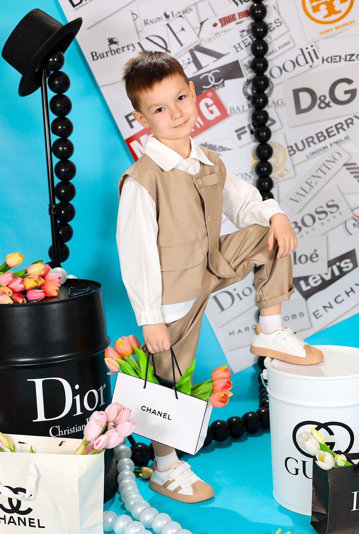 На стиле ФЭШН. Выпускные альбомы в Иваново в детский сад и школу. Александр и Светлана Янкины