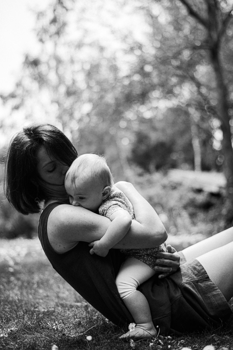 Коля, Ксюша, Саша, Андрей, Кира и бабушки | на даче