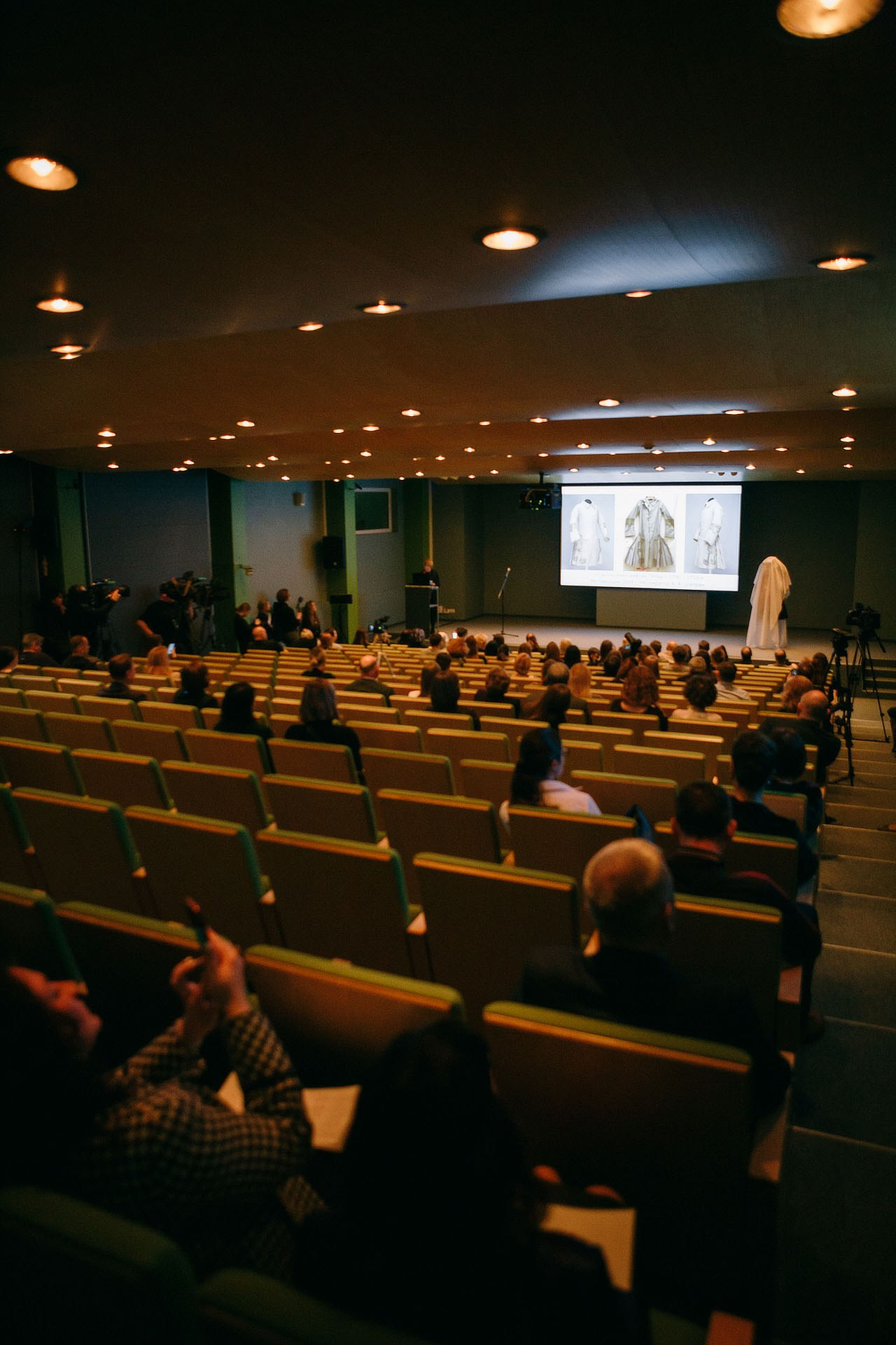 VK | Реставрация костюма Птера Великого. Андрей Цветков — репортажный, свадебный и портретный фотограф в Санкт-Петербурге