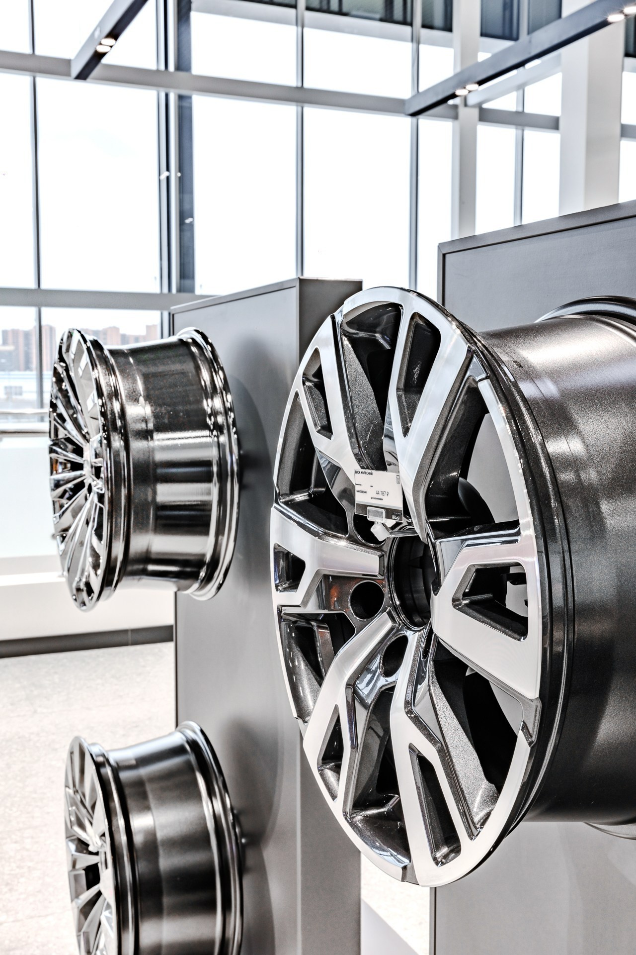 Диллерский центр ТАНК. Репортажный фотограф в Санкт-Петербурге Жолудев Владислав