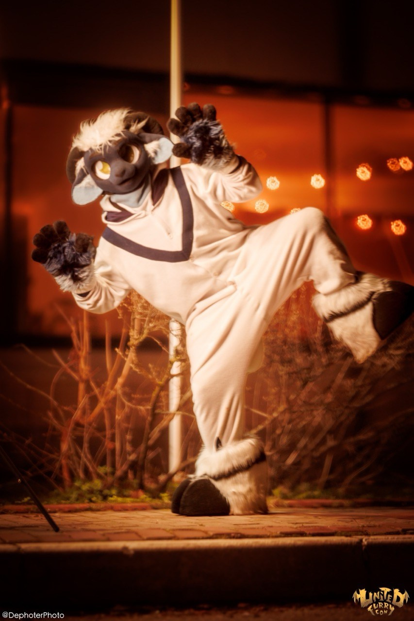 United Furry Convention 2026. Различные мероприятия и просто фотографии людей