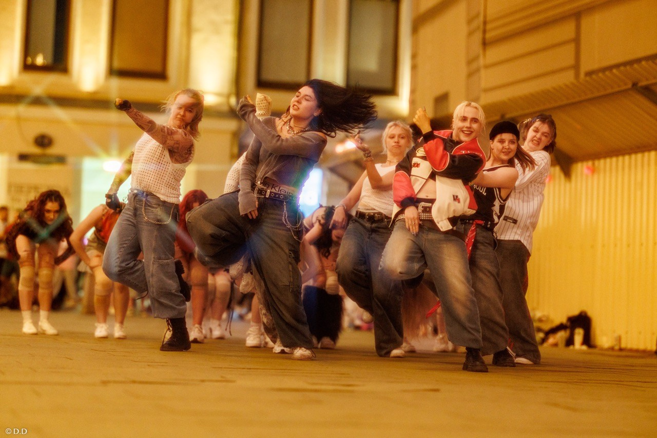 Cover dance in public'. Различные мероприятия и просто фотографии людей
