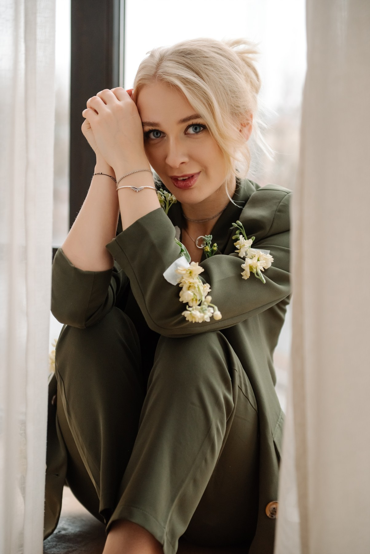 Индивидуальная. Деловой образ с цветами. Свадебный и сеейный фотограф в Санкт-Петербурге Елена Худякова