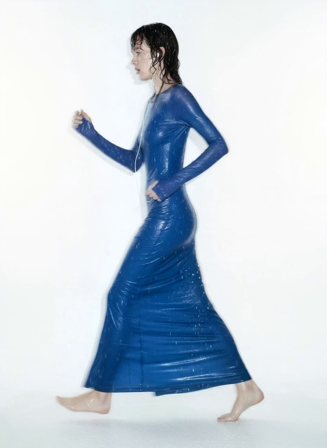 AI. Я Саша, креативный продюсер и арт-директор из Москвы. Придумываю, собираю и запускаю визуальные проекты