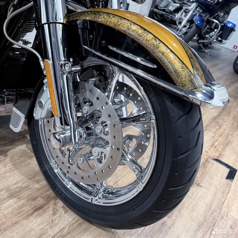 Купить Harley-Davidson CVO Limited Electra Glide 110 (Gold Rush) (Touring) — подробнее на сайте. Hello Davidson, Москва. Только хорошие мотоциклы…
