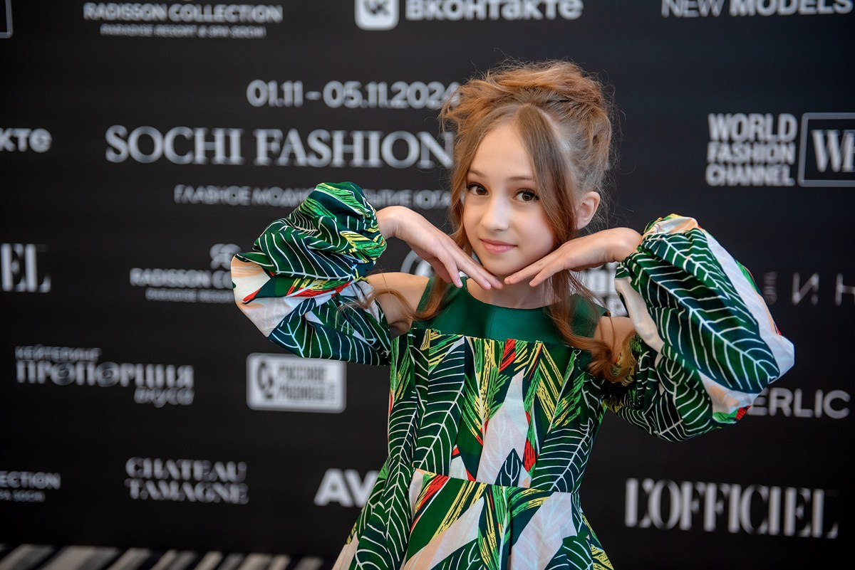 SochiFashionWeek2024 дизайнер Юлия Крылова. Семейный и коммерческий фотограф в Сочи Александр Бодунов