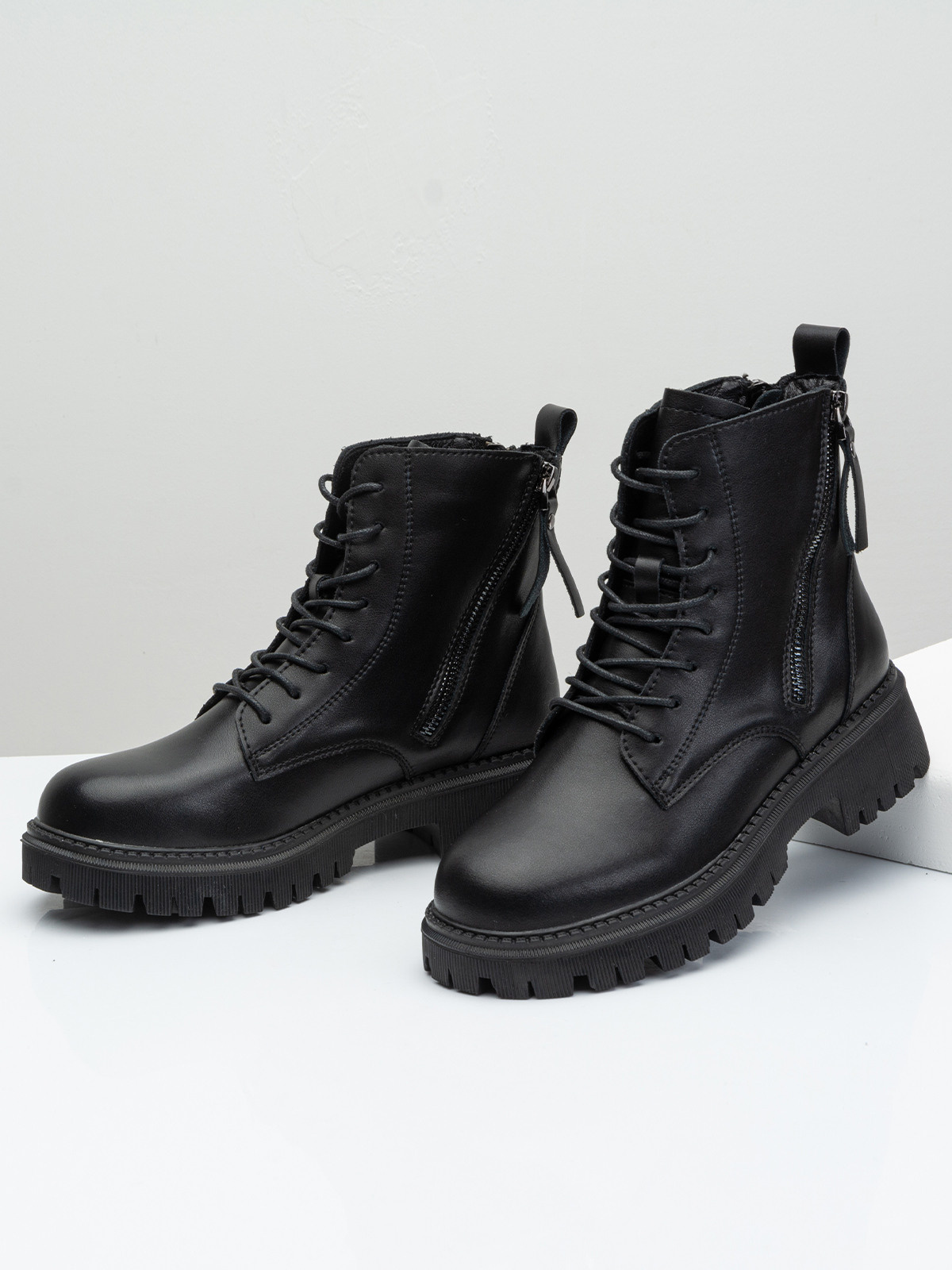 Фотосессия обуви для Валдберриз. Сборные фотосъёмки в Москве. фотосессии одежды.фотограф