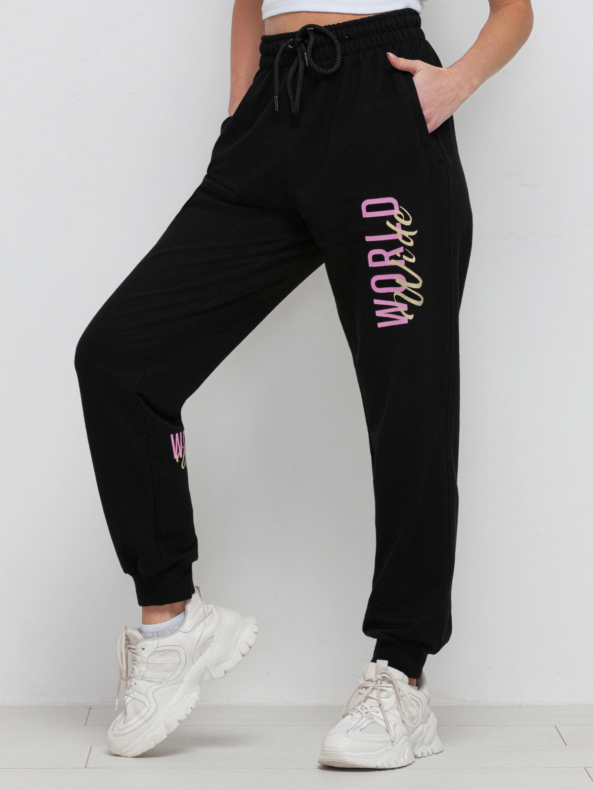 Фотосьемка для валдберриз спортивных брюк. Сборные фотосъёмки в Москве. фотосессии одежды.фотограф