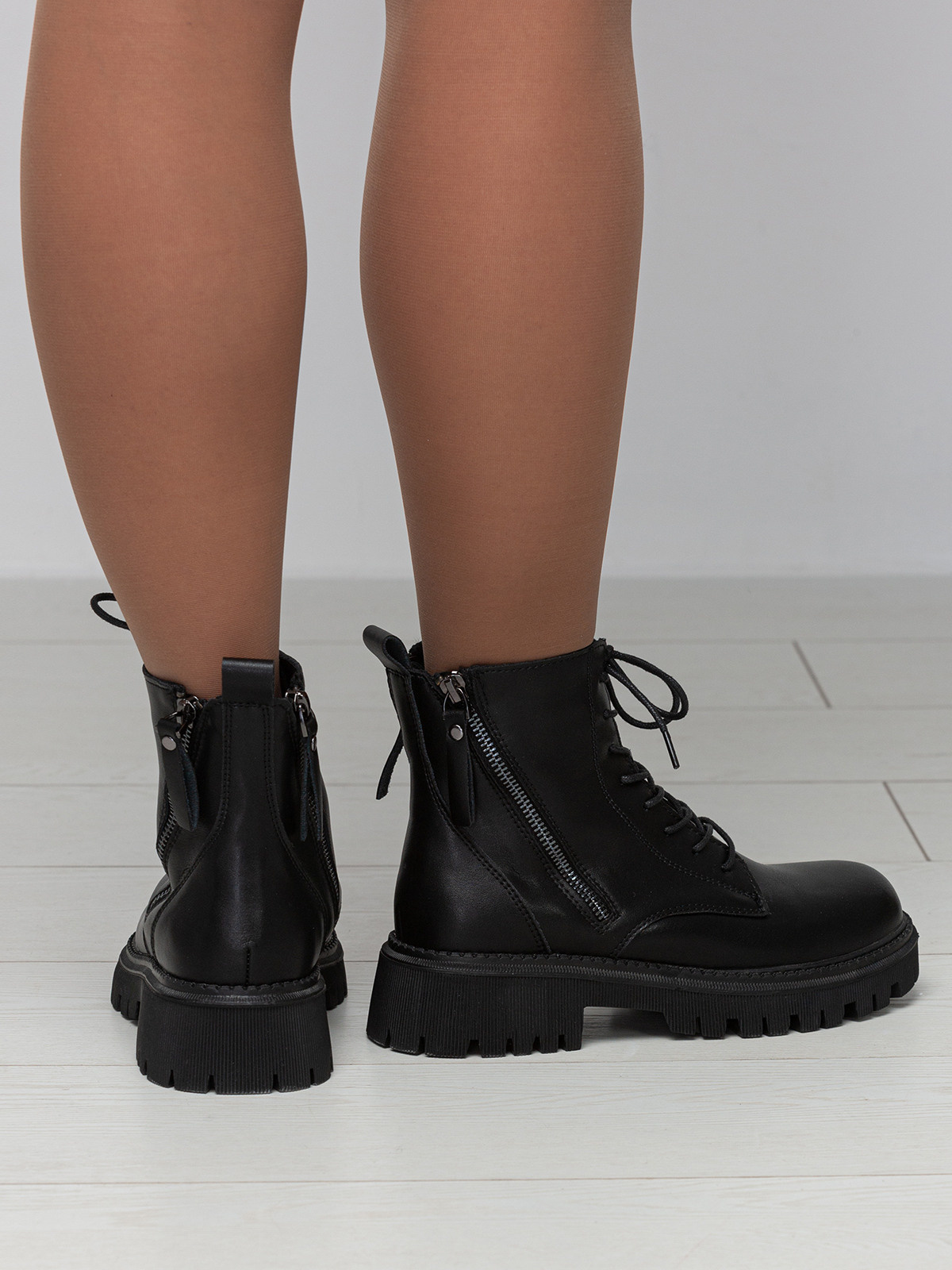 Обувь на модели. Сборные фотосъёмки в Москве. фотосессии одежды.фотограф