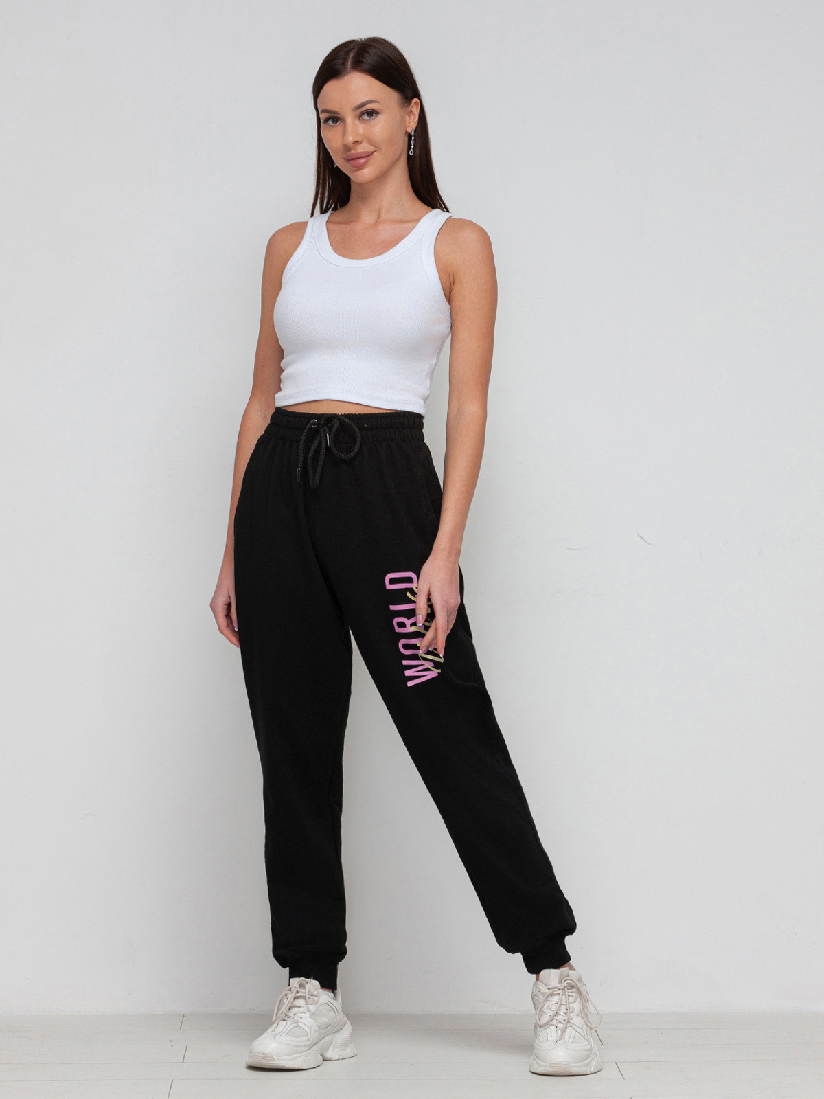 Фотосьемка для валдберриз спортивных брюк. Сборные фотосъёмки в Москве. фотосессии одежды.фотограф