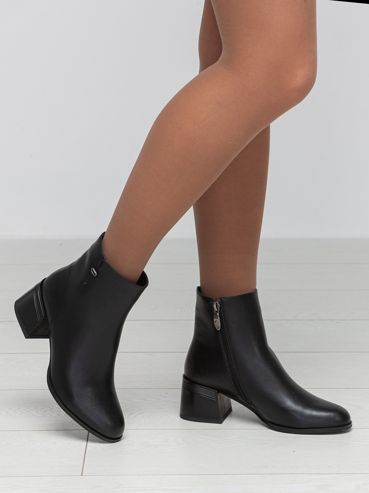 Обувь на модели. Сборные фотосъёмки в Москве. фотосессии одежды.фотограф