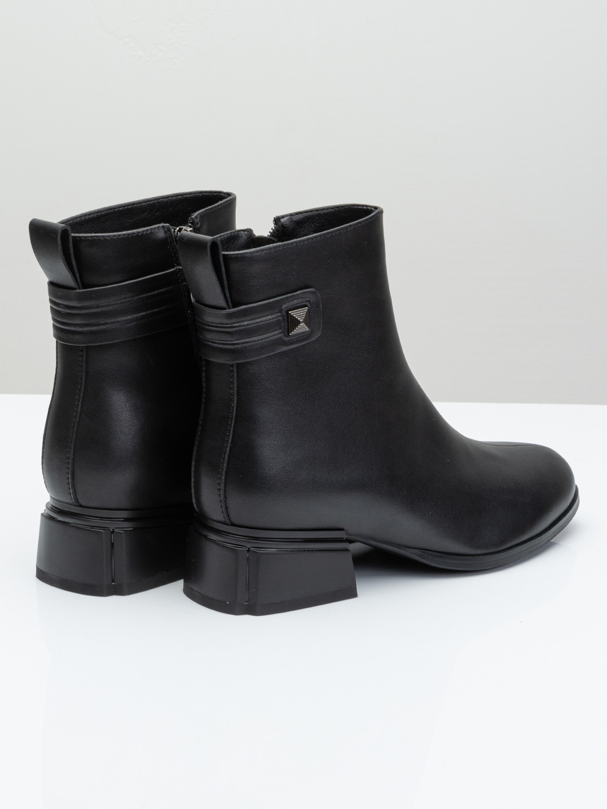 Фотосессия обуви для Валдберриз. Сборные фотосъёмки в Москве. фотосессии одежды.фотограф