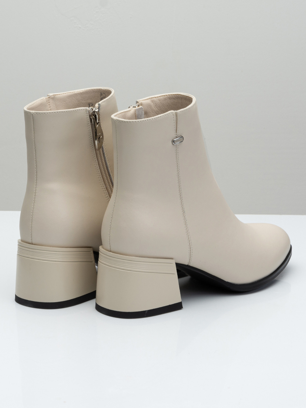 Фотосессия обуви для Валдберриз. Сборные фотосъёмки в Москве. фотосессии одежды.фотограф